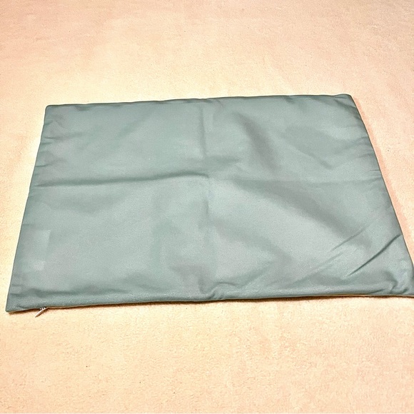 Floral accent pillow case | wildflower | zipper |washable | dragonfly | bee - Picture 3 of 4